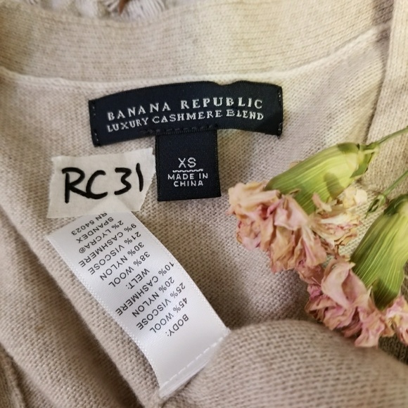 🌻🌺🌻BANANA REPUBLIC LUXURY CASHMERE & WOOL VEST - Picture 4 of 5